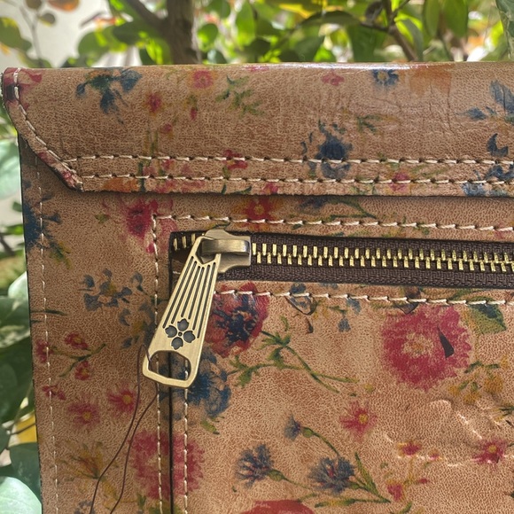Patricia Nash Tan Floral Leather Wallet - Picture 8 of 11